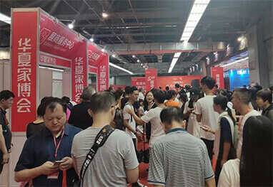 盐城家博会现场人流如织